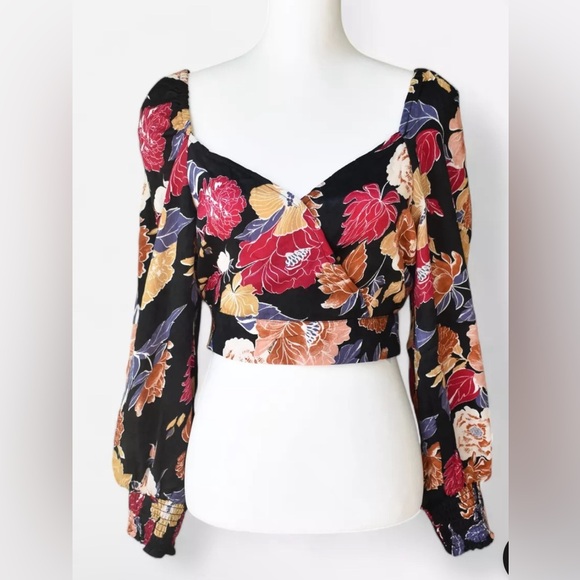 Band of the Free Floral Crossover Crop Top - Picture 4 of 8